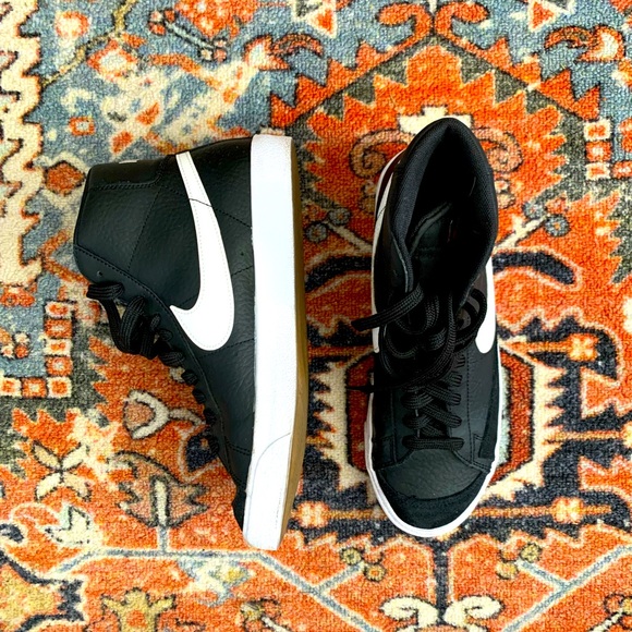 Nike Other - ALMOST LIKE NEW Nike Blazers